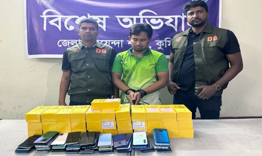কুমিল্লায় ১০১ পিস মোবাইল ফোনসহ গ্রেফতার ১